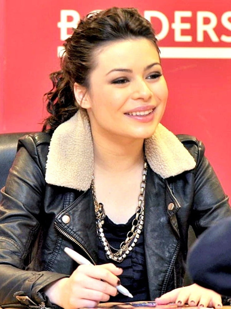 Miranda Cosgrove 8.5 x 11 Candid Color Photograph Art Print Photo Collectibles:Photographic Images:Photographs Style Your Walls
